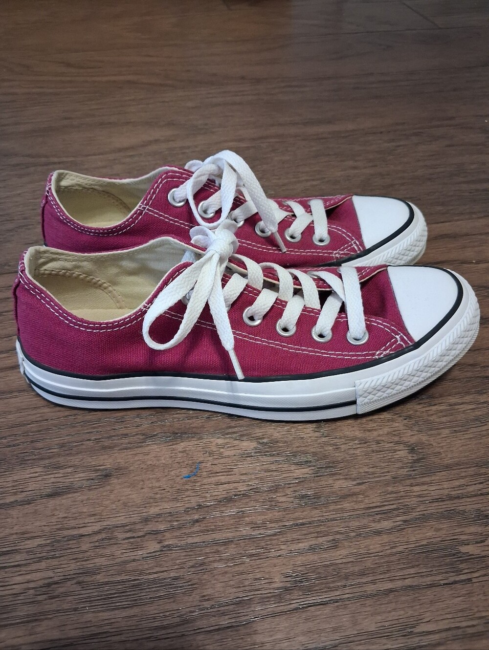 Converse | Magents Low Tops